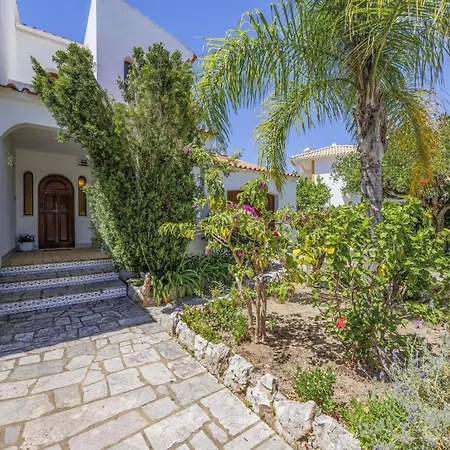 Casa Palmeiras By